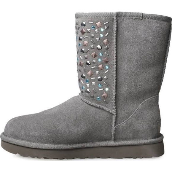 UGG CLASSIC SHORT STUD II - Picture 4 of 4